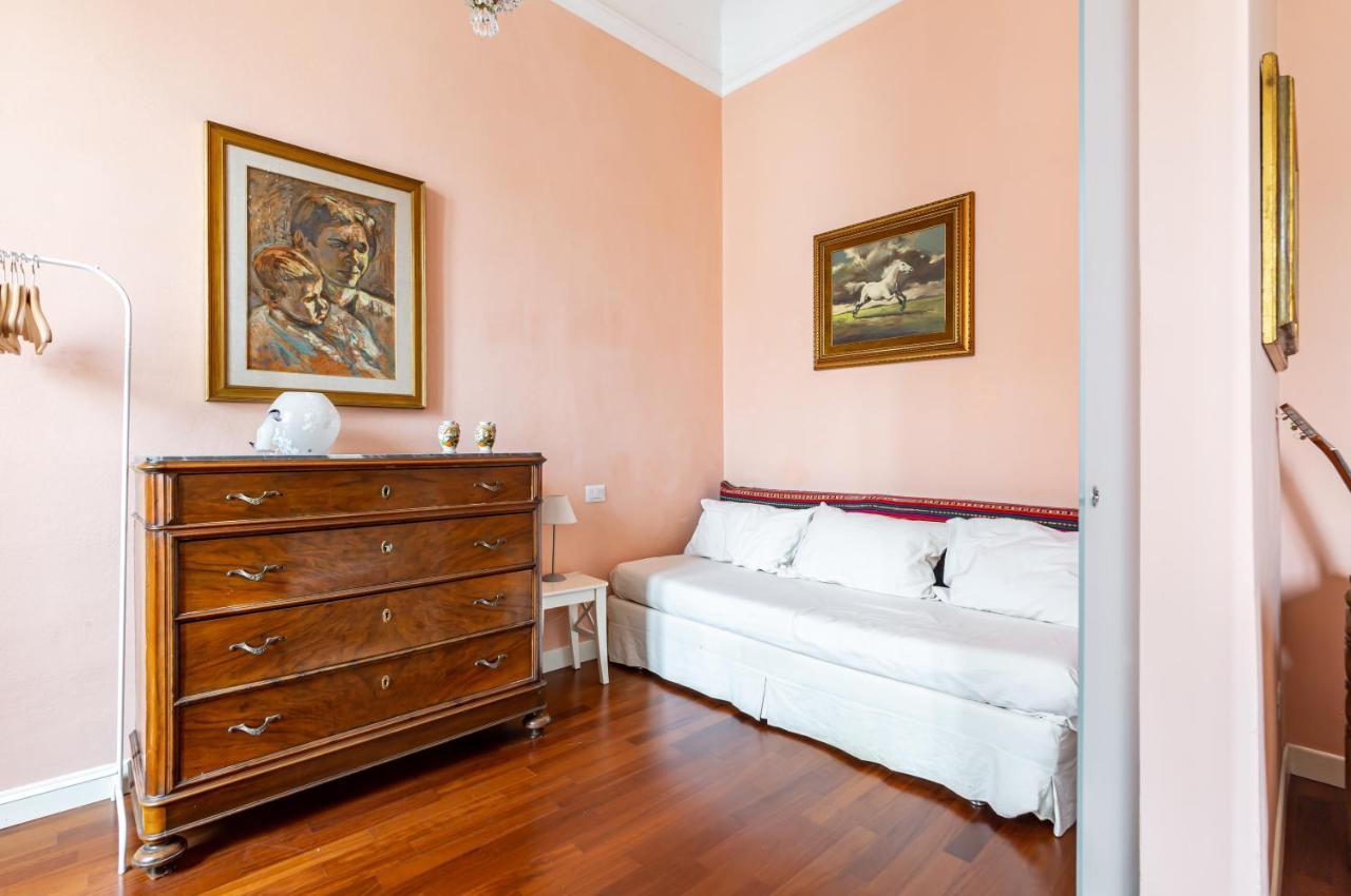 Stibbert & Statuto Elegant Flat With Balcony Appartement