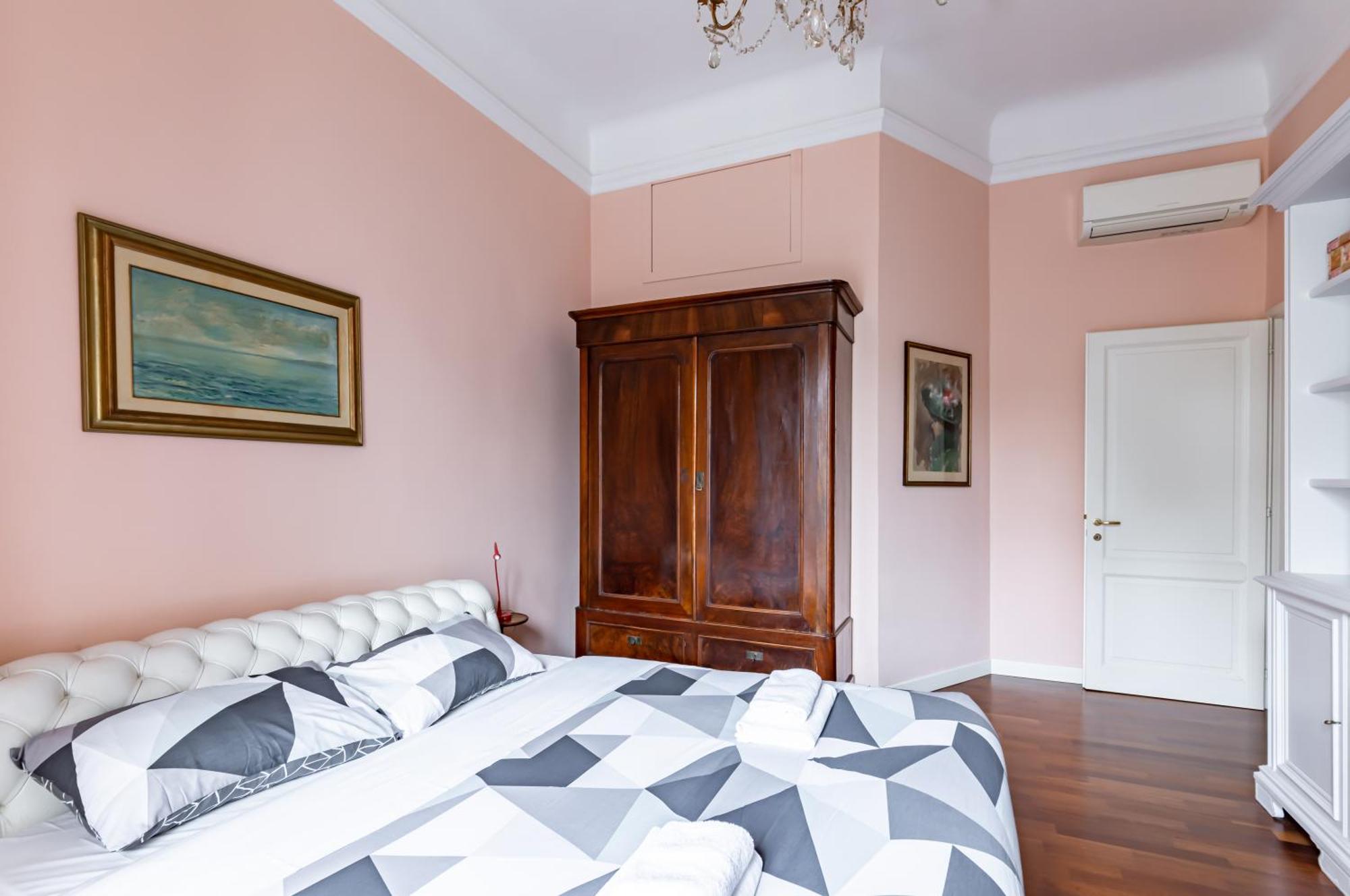 Stibbert & Statuto Elegant Flat With Balcony Appartamento *