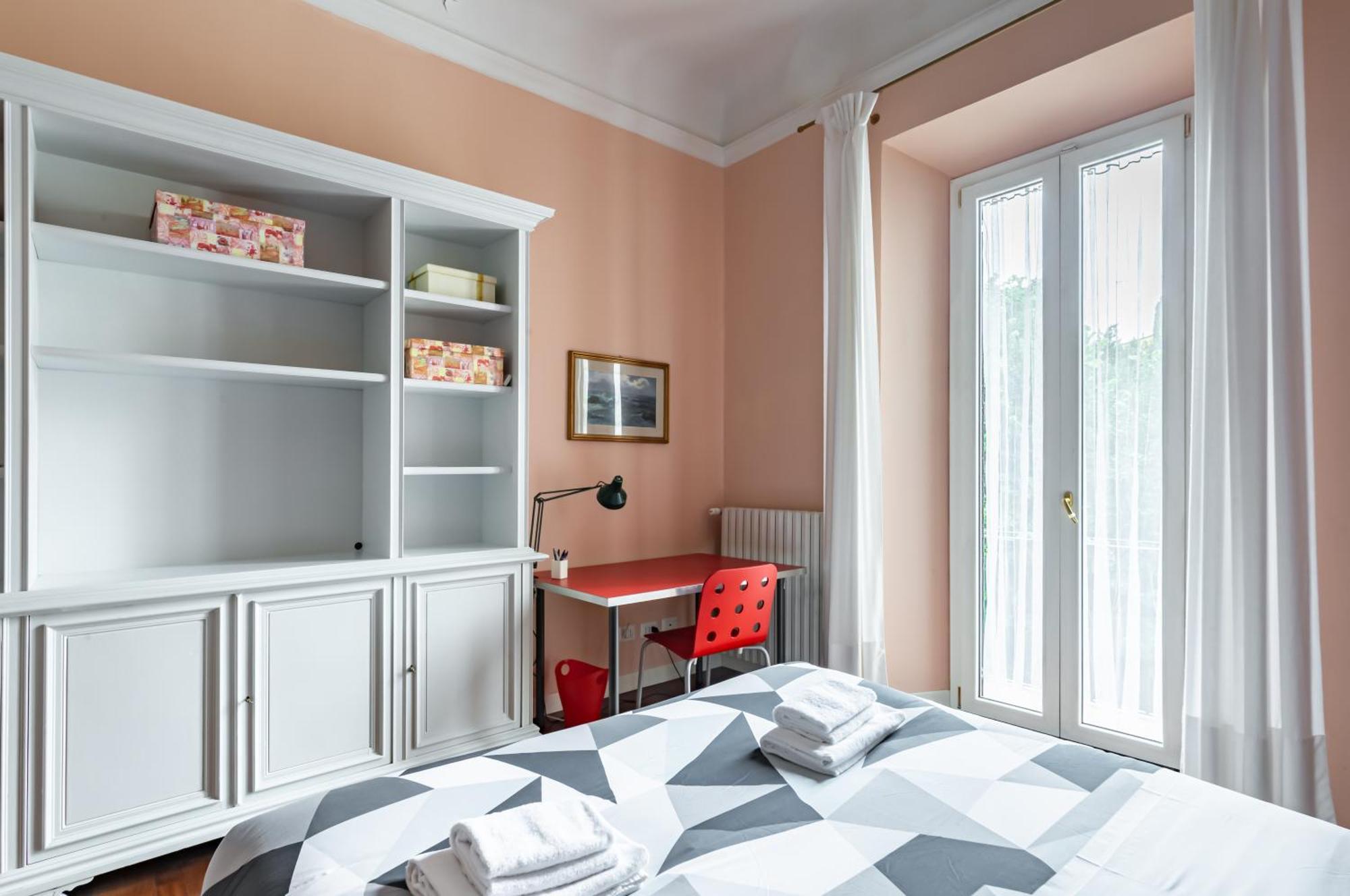 Stibbert & Statuto Elegant Flat With Balcony Appartamento *